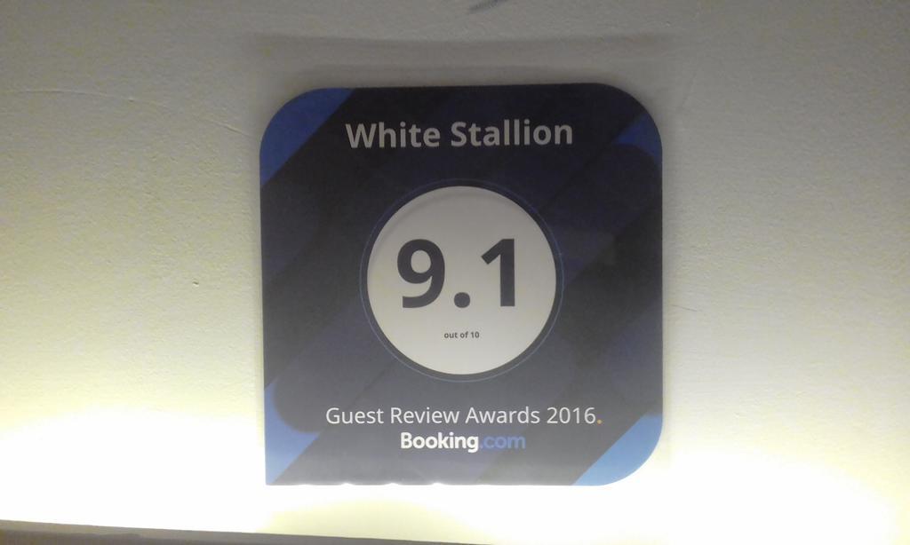 White Stallion Меллиеха Экстерьер фото
